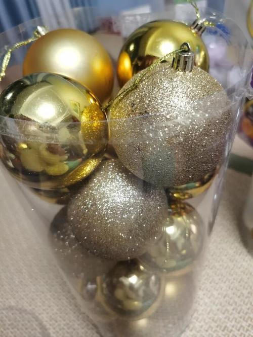 24Pcs 6cm Christmas Ball Ornaments Set - Painted Plastic Pendants for Christmas Tree photo review