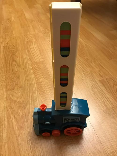 Automatic Domino Train Toy to Launch Set photo review