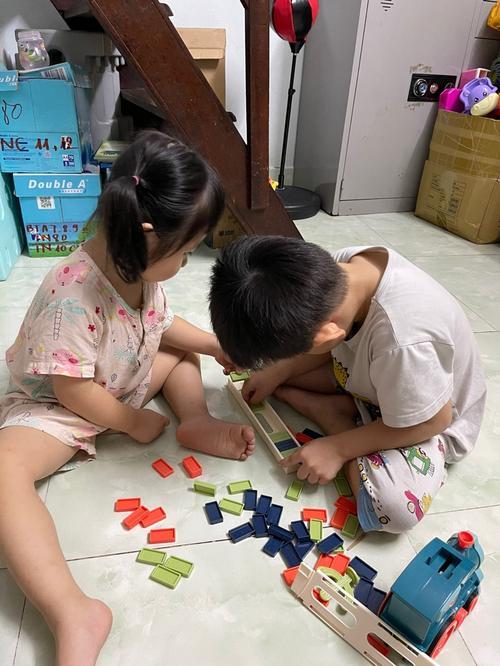 Automatic Domino Train Toy to Launch Set photo review