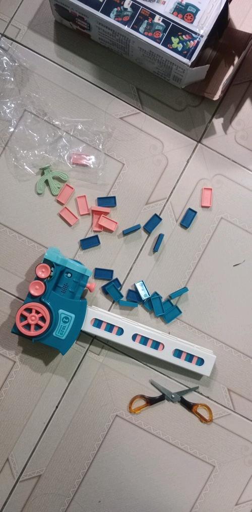 Automatic Domino Train Toy to Launch Set photo review