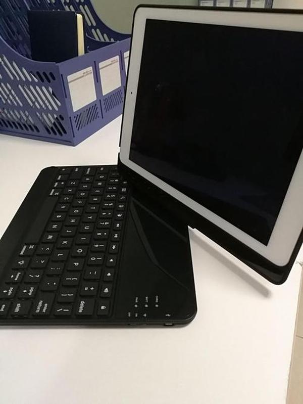 Backlit Bluetooth Keyboard 360 Rotatable iPad Case for Apple Aluminium photo review