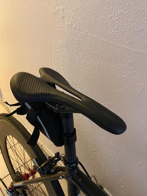 Carbon Fiber Bike Seat with Nylon Fiber Cushion for Light Bicycle photo review