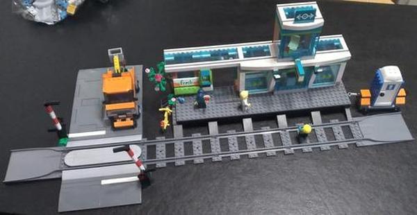 City Series Train Rail Aisle Track Lift Rod Assembled Building Block Toys photo review