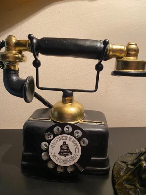 Creative Retro Telephone Model for Home Decoration and Entertainment photo review