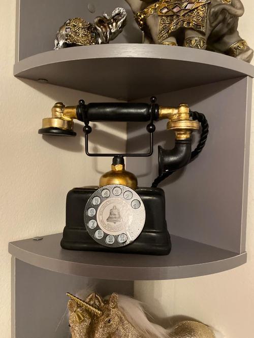 Creative Retro Telephone Model for Home Decoration and Entertainment photo review