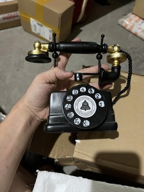 Creative Retro Telephone Model for Home Decoration and Entertainment photo review