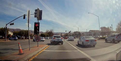 Dash cam on the mirror - Smart driving support photo review