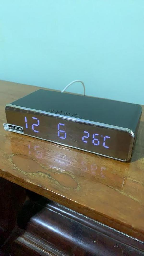 Digital Alarm Clock With Wireless Charger photo review