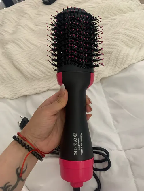 Fast Drying, Volumizing, and Frizz-Free Hair with One-Step Ionic Air Brush photo review
