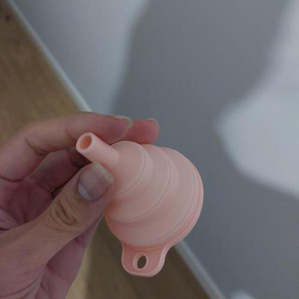 Foldable Silicone Collapsible Funnel for Kitchen Water Bottle Transfer photo review