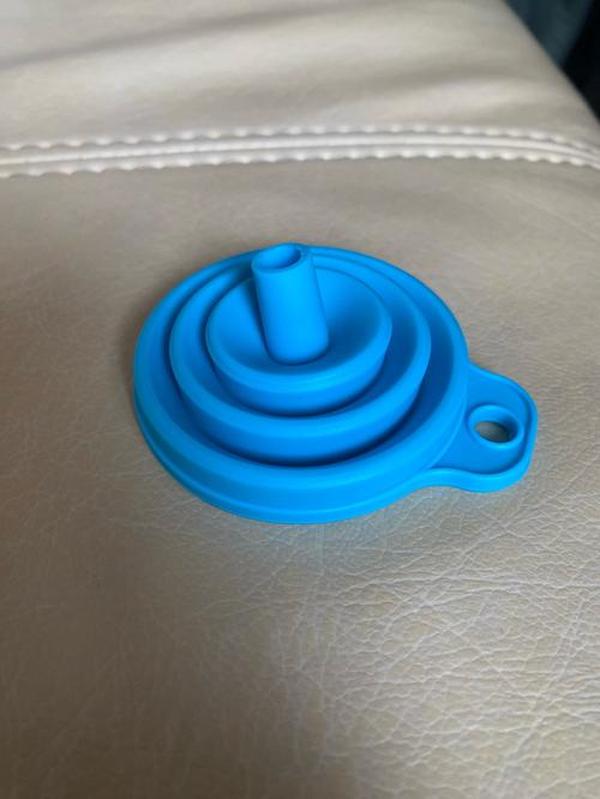 Foldable Silicone Collapsible Funnel for Kitchen Water Bottle Transfer photo review