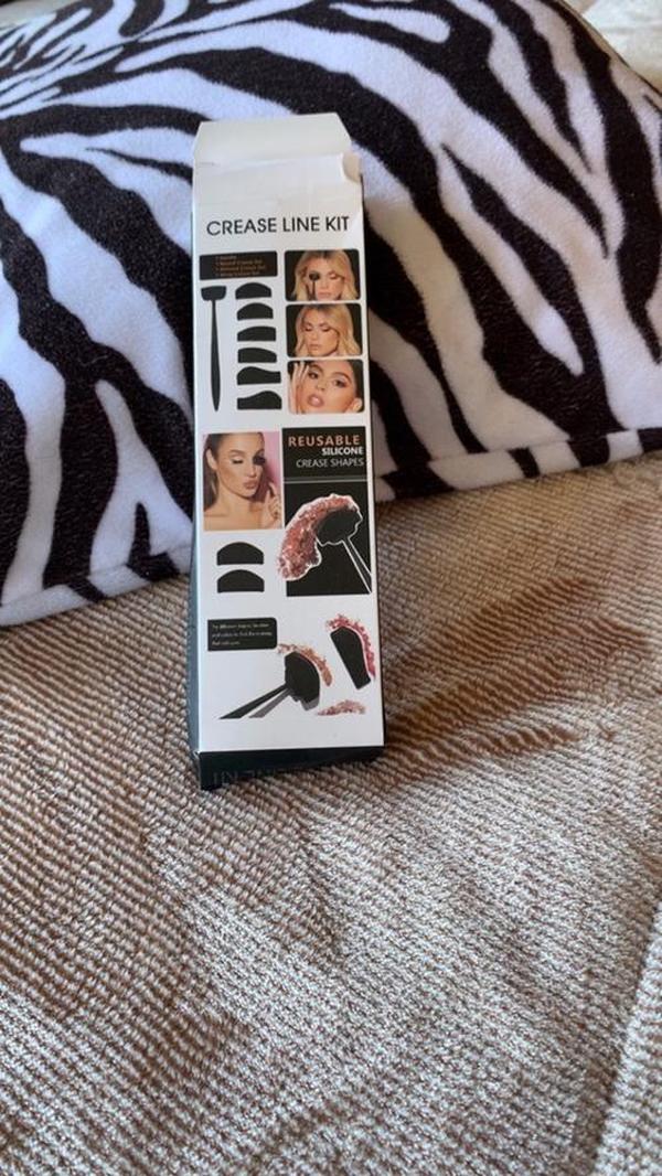 Glam up Easy Crease Line Kit with 6 in 1 Eyeshadow Seal photo review