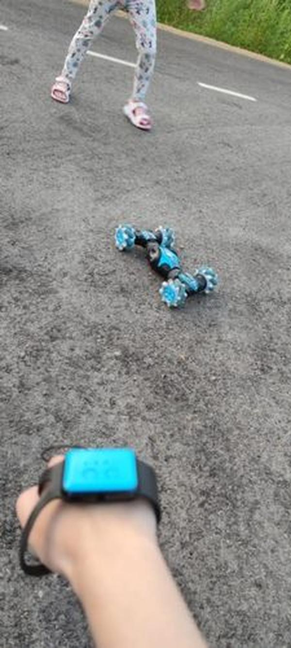 Hand-Controlled Stunt Car with Remote Deformation and Gesture Control photo review