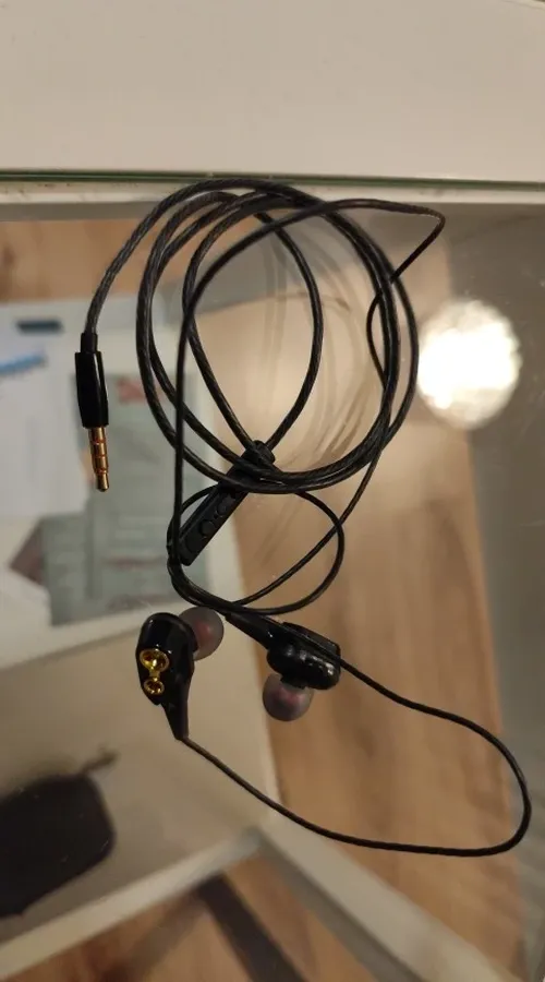 In-Ear Wired Earphones with 4D Bass & Built-in Mic photo review