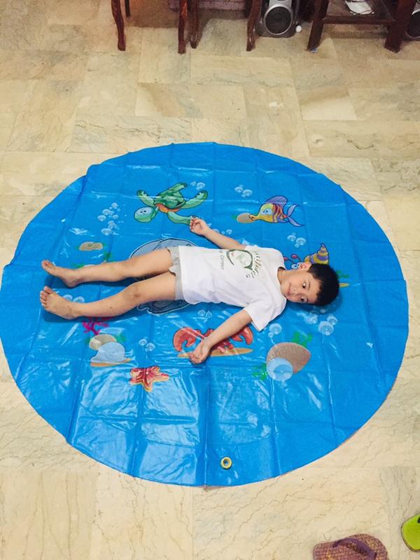 Inflatable Spray Water Cushion Toy Outdoor Swimming Tub photo review