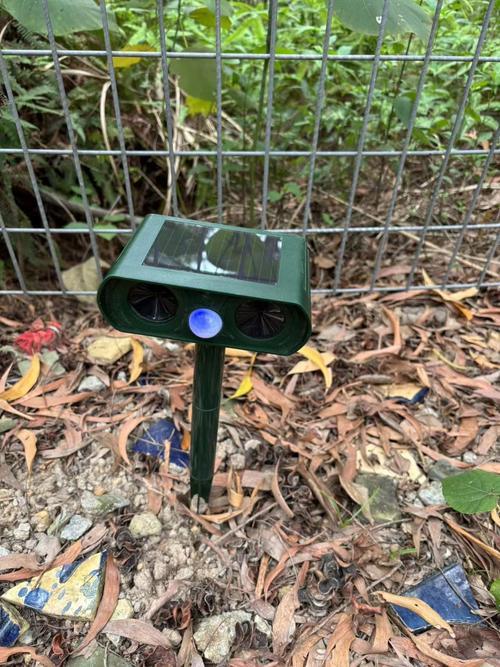 Infrared Solar Powered Animal Pest Repeller photo review