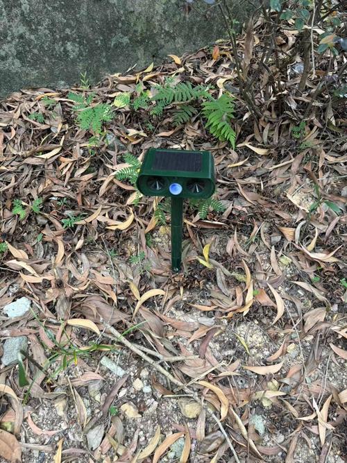 Infrared Solar Powered Animal Pest Repeller photo review