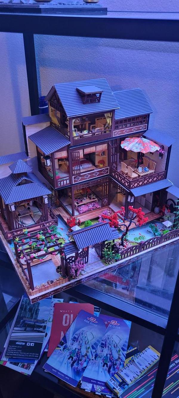 Large Realistic Wooden Doll House With Led Lights photo review