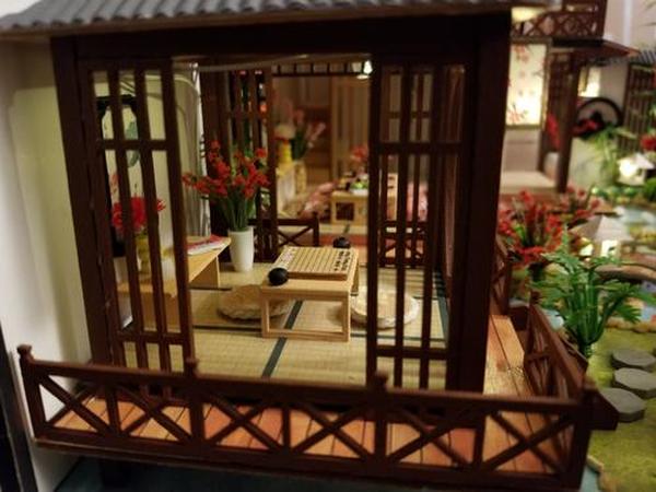 Large Realistic Wooden Doll House With Led Lights photo review