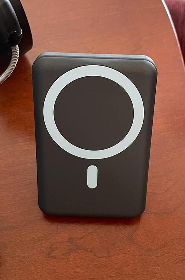 Magnetic Wireless Power Bank Fast Charging photo review