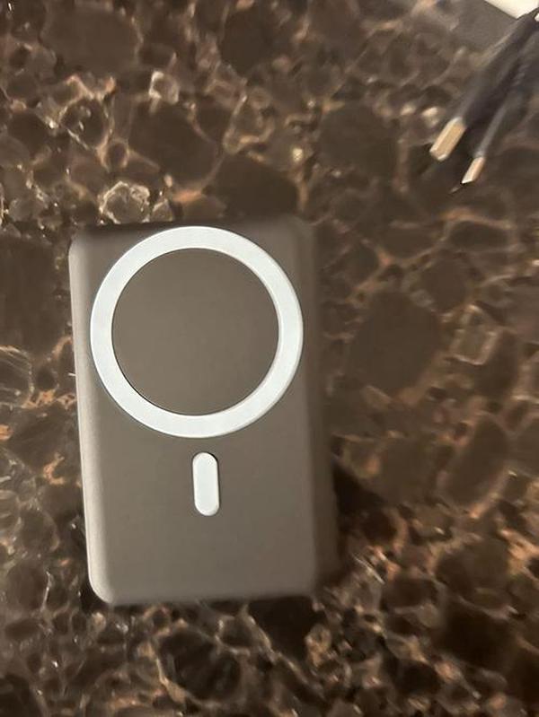 Magnetic Wireless Power Bank Fast Charging photo review