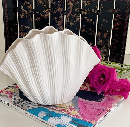 Modern Ceramic Shell Vase Set for Home Decor photo review