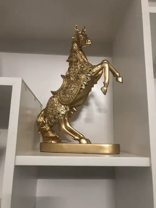 Nordic Resin Horse Sculptures for Home Decoration photo review