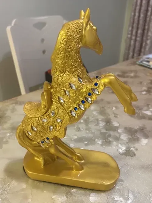 Nordic Resin Horse Sculptures for Home Decoration photo review