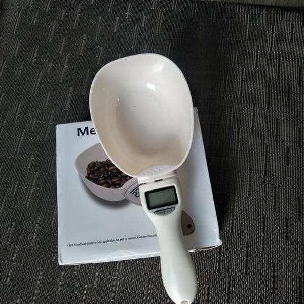 Pet Food Measuring Scoop with Easy-Pour Spout and Ergonomic Handle photo review