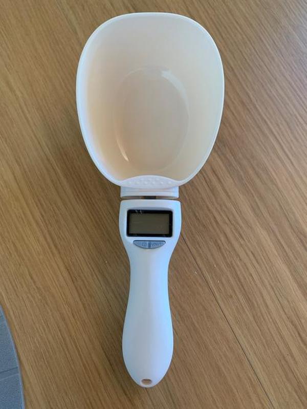 Pet Food Measuring Scoop with Easy-Pour Spout and Ergonomic Handle photo review