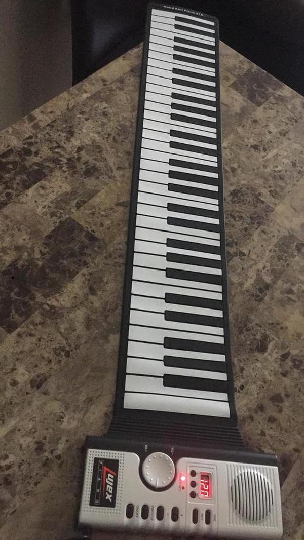 Portable Electric Roll Up Keyboard Piano, 61 Key Hand Roll Piano photo review