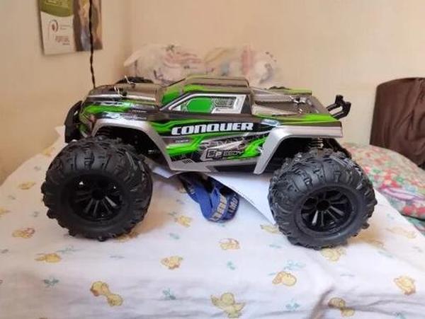 RC Car With LED Remote Control High Speed Drift Monster Truck For Kids photo review