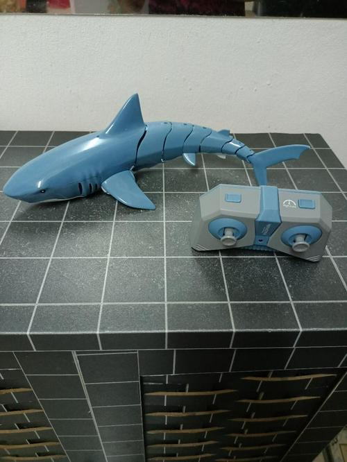 RC Shark Toy 2.4G - Realistic Swimming Shark photo review