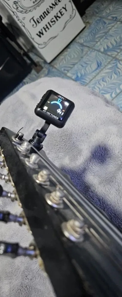 Rechargeable Clip-On Tuner for Guitar, Bass, Violin, Ukulele photo review