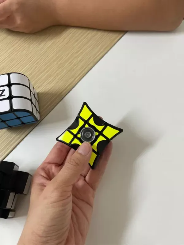 Rotating Fingertip Gyro Rubik's Cube 5.8cm Finger Decompression Toy photo review