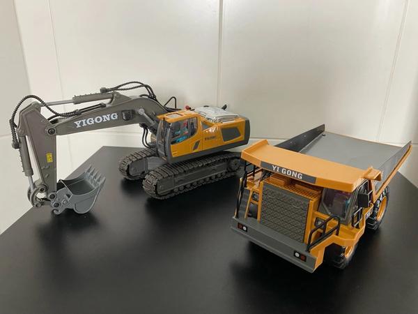 Scale RC Excavator with 680° Rotation For Kids photo review