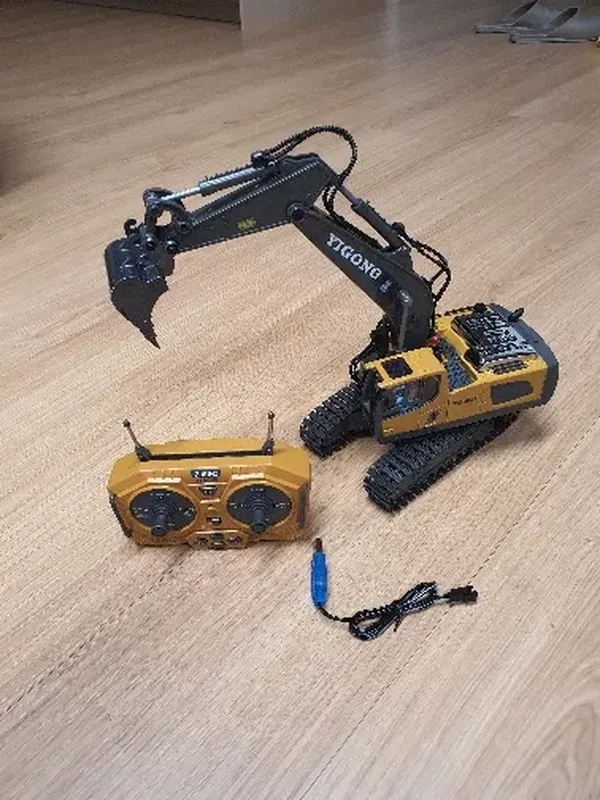 Scale RC Excavator with 680° Rotation For Kids photo review