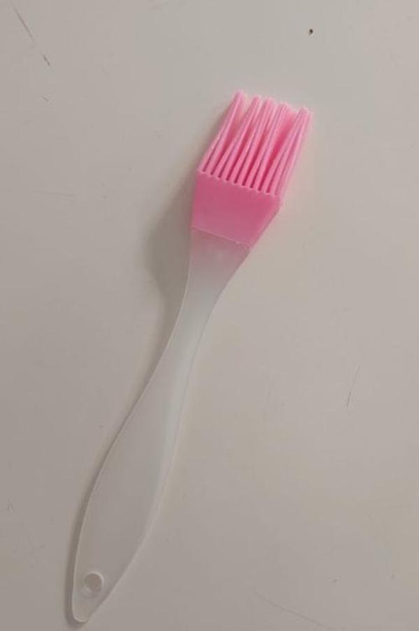 Split-Tip Silicone Oil Brush for Barbecue, Cake Decorating, and Cooking photo review