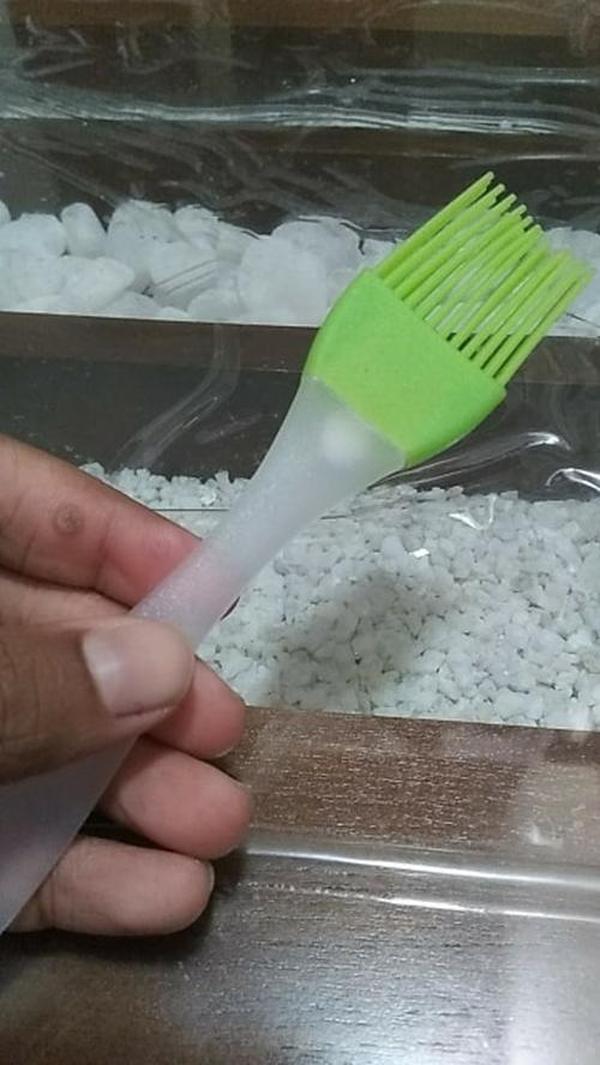 Split-Tip Silicone Oil Brush for Barbecue, Cake Decorating, and Cooking photo review