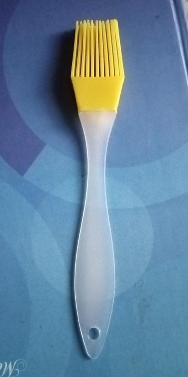 Split-Tip Silicone Oil Brush for Barbecue, Cake Decorating, and Cooking photo review