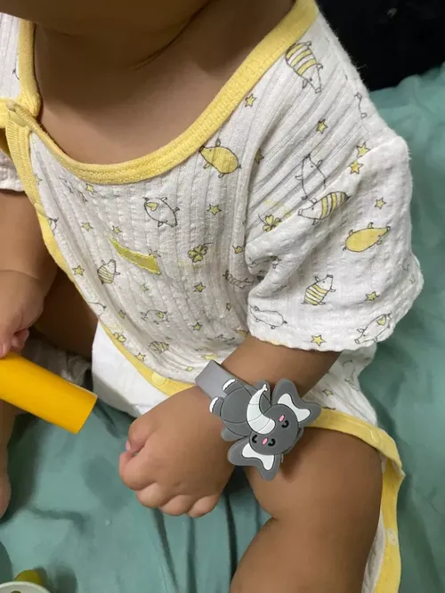 Stay Bite-Free: Creative Silicone Mosquito Repellent Bracelet photo review