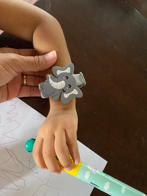 Stay Bite-Free: Creative Silicone Mosquito Repellent Bracelet photo review