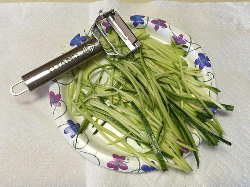 Titan Kitchen Peeler, 3-piece Stainless Steel Peeler Plastic Scraper Set photo review