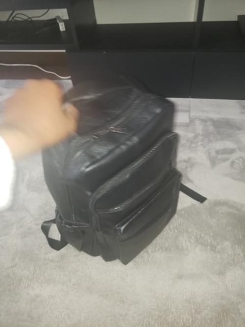 Vintage Men's Leather Laptop Backpack with USB Charging Port photo review