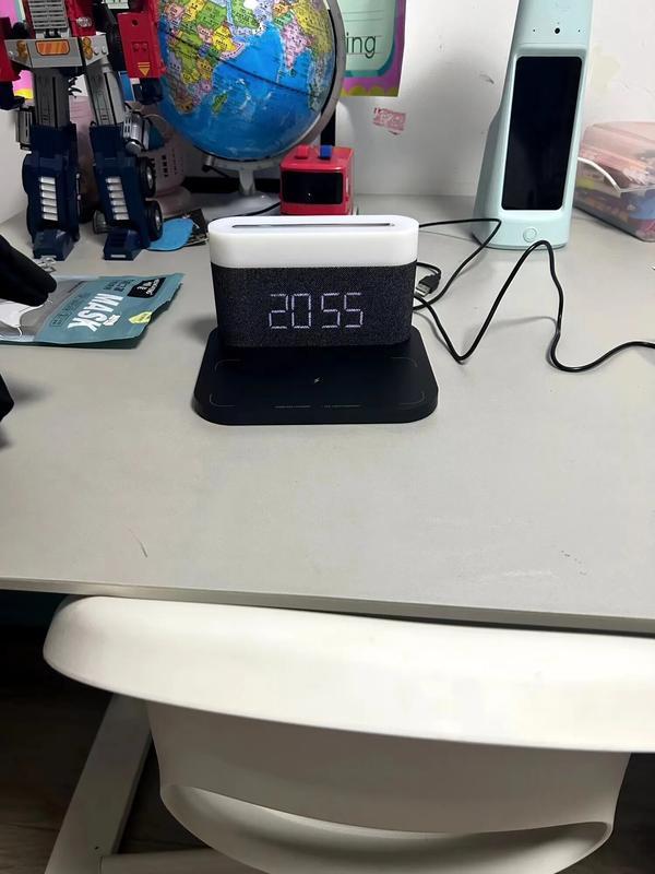 Wireless Charging Digital Alarm Clock With FM Radio photo review