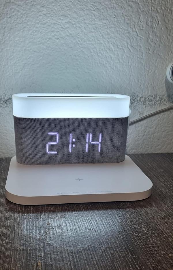 Wireless Charging Digital Alarm Clock With FM Radio photo review