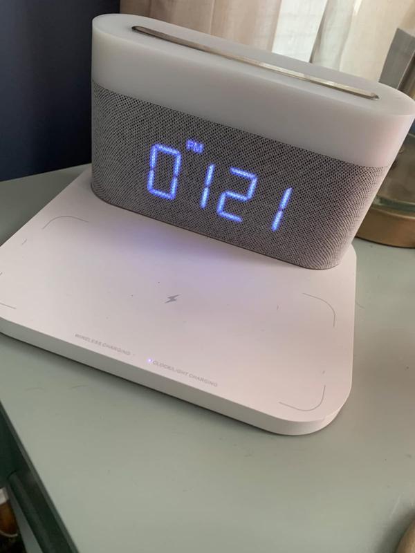 Wireless Charging Digital Alarm Clock With FM Radio photo review