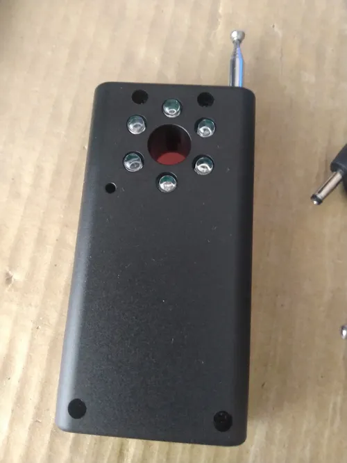 Wireless Signal and Hidden Camera Detector CC308+ photo review